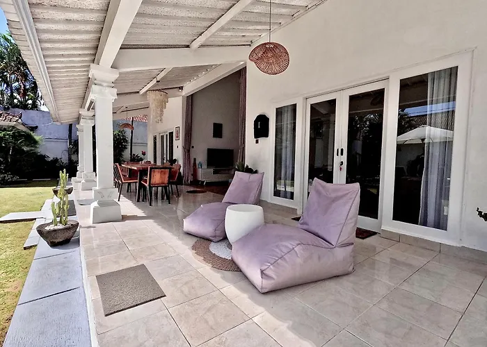 Villa Curves Bali Seminyak 